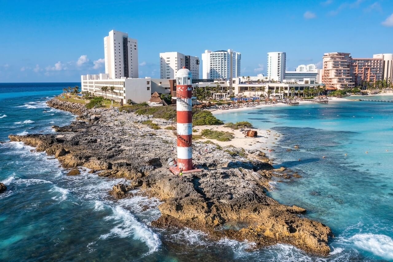 descubre el faro de punta cancún